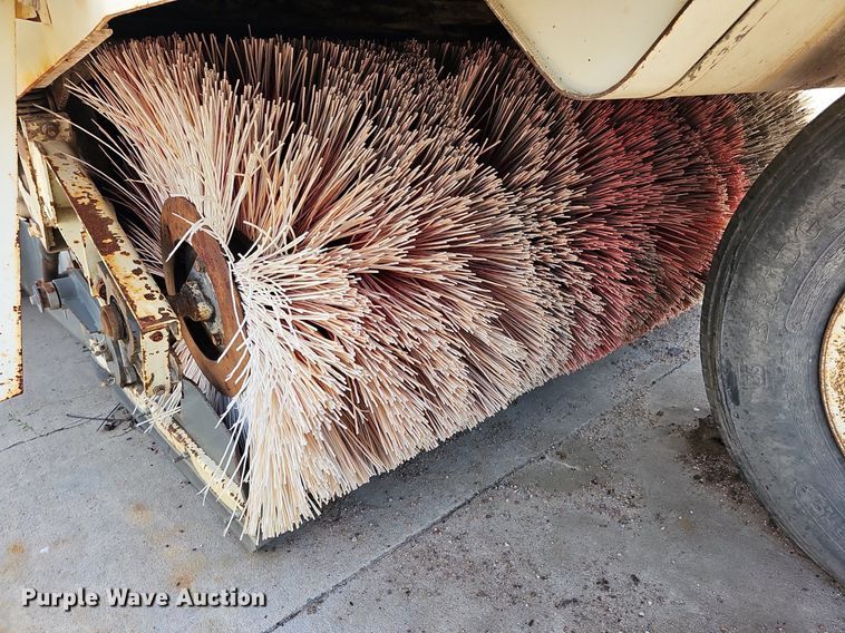 image for item DO2747 1992 Elgin Pelican Series P  street sweeper