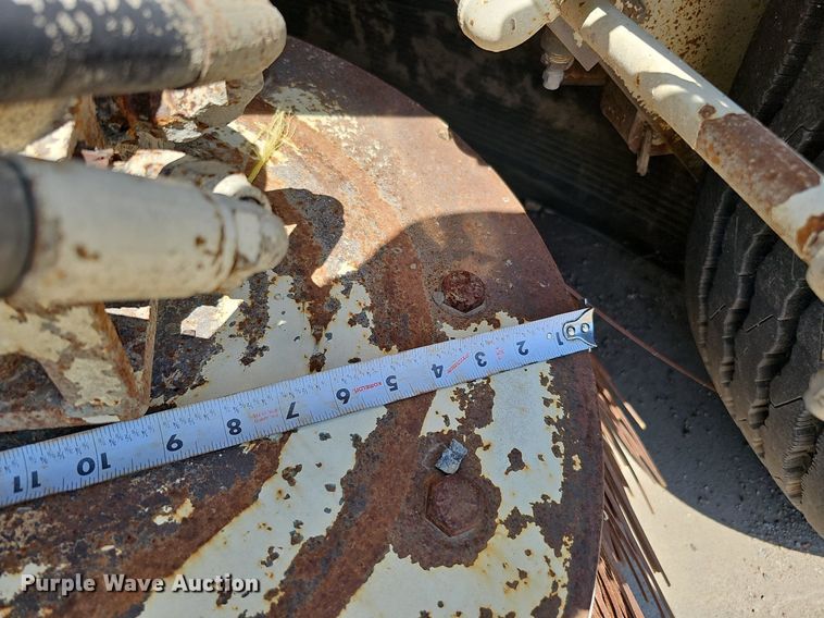 image for item DO2747 1992 Elgin Pelican Series P  street sweeper