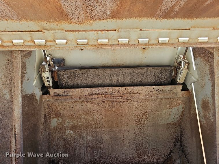 image for item DO2747 1992 Elgin Pelican Series P  street sweeper