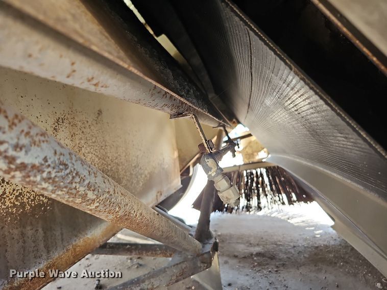 image for item DO2747 1992 Elgin Pelican Series P  street sweeper