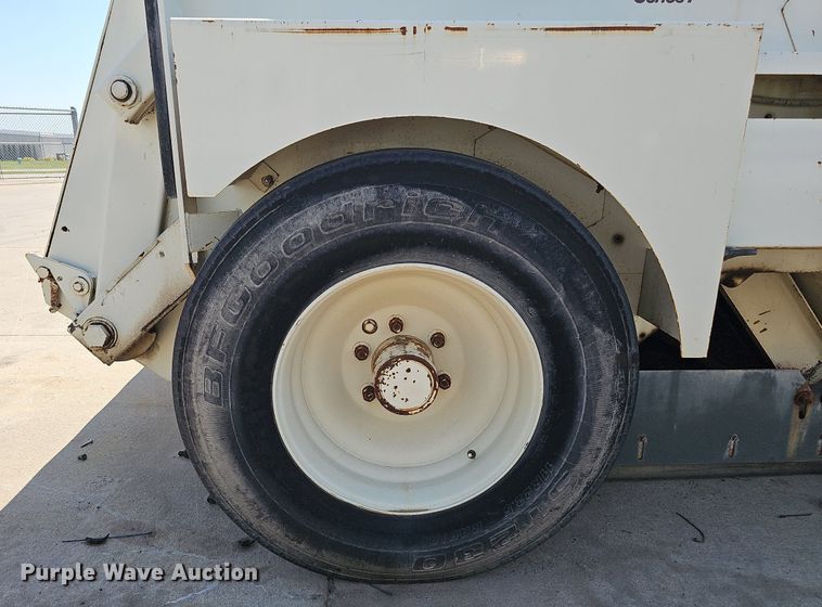 image for item DO2747 1992 Elgin Pelican Series P  street sweeper