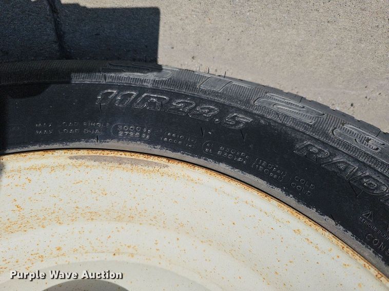 image for item DO2747 1992 Elgin Pelican Series P  street sweeper