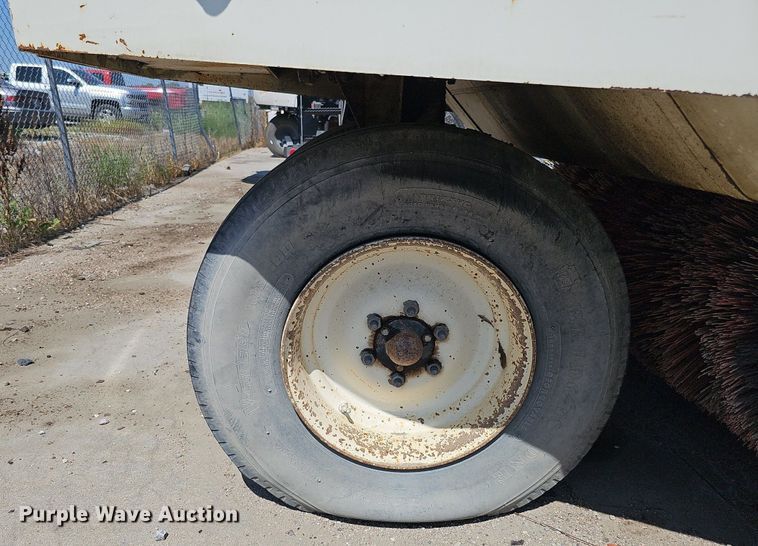 image for item DO2747 1992 Elgin Pelican Series P  street sweeper