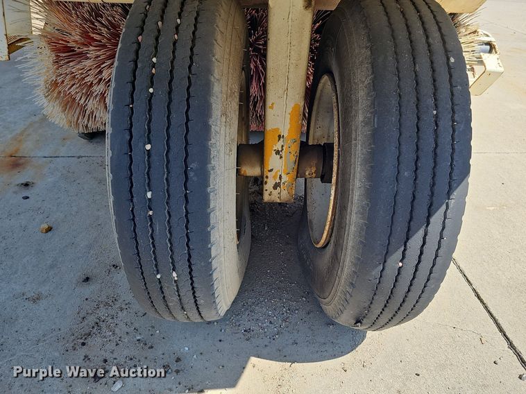 image for item DO2747 1992 Elgin Pelican Series P  street sweeper