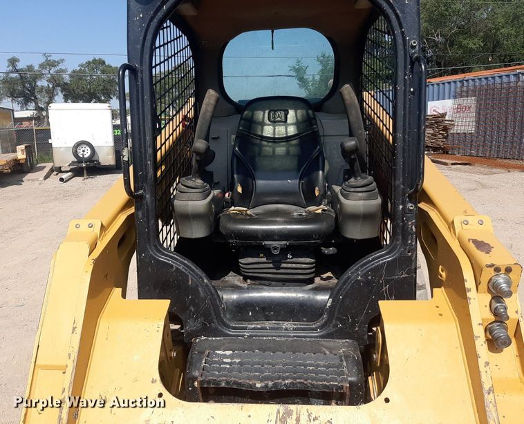 image for item DO3076 2015 Caterpillar 236D  skid steer loader