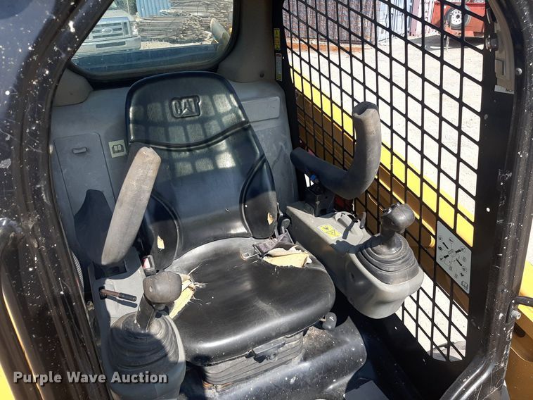 image for item DO3076 2015 Caterpillar 236D  skid steer loader