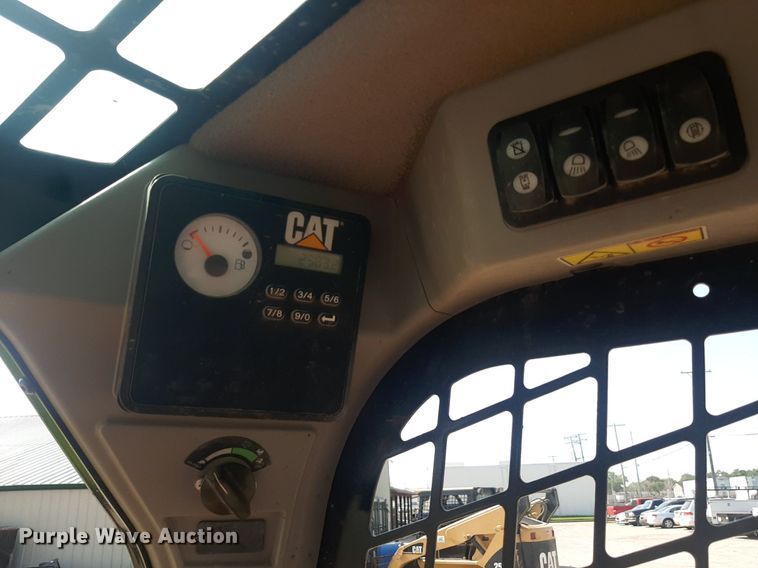 image for item DO3076 2015 Caterpillar 236D  skid steer loader