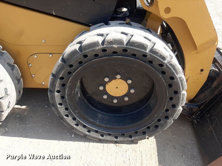 image for item DO3076 2015 Caterpillar 236D  skid steer loader