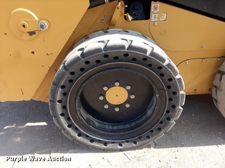 image for item DO3076 2015 Caterpillar 236D  skid steer loader