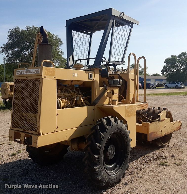 image for item DO3099 1989 Caterpillar CP-323 single drum vibratory roller