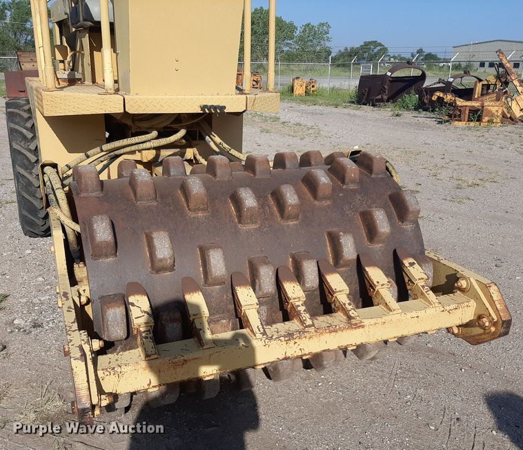 image for item DO3099 1989 Caterpillar CP-323 single drum vibratory roller