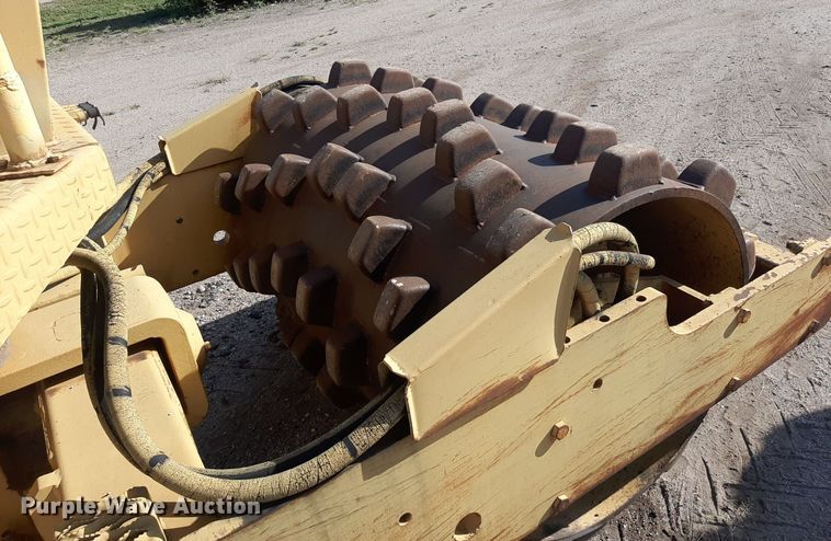 image for item DO3099 1989 Caterpillar CP-323 single drum vibratory roller