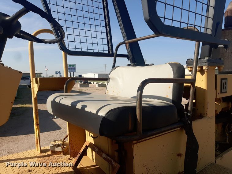 image for item DO3099 1989 Caterpillar CP-323 single drum vibratory roller