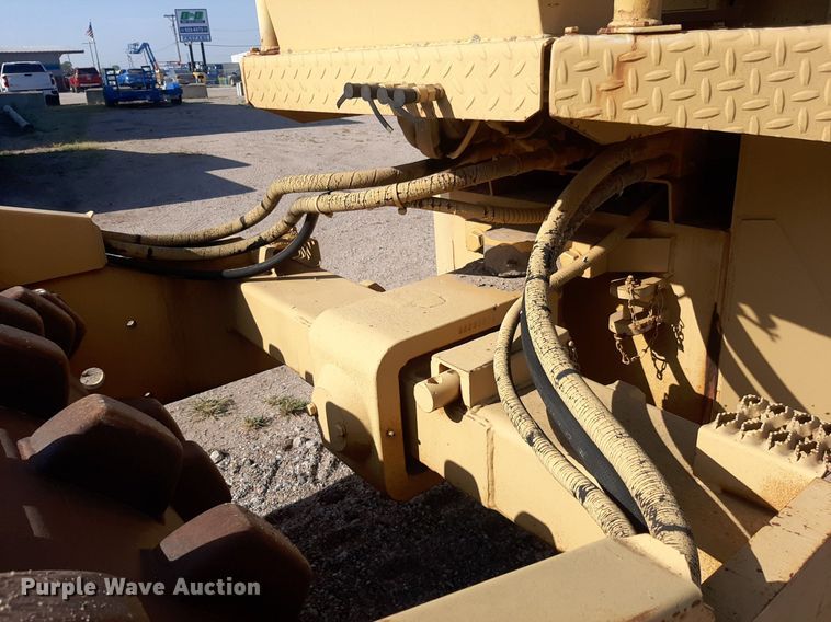image for item DO3099 1989 Caterpillar CP-323 single drum vibratory roller