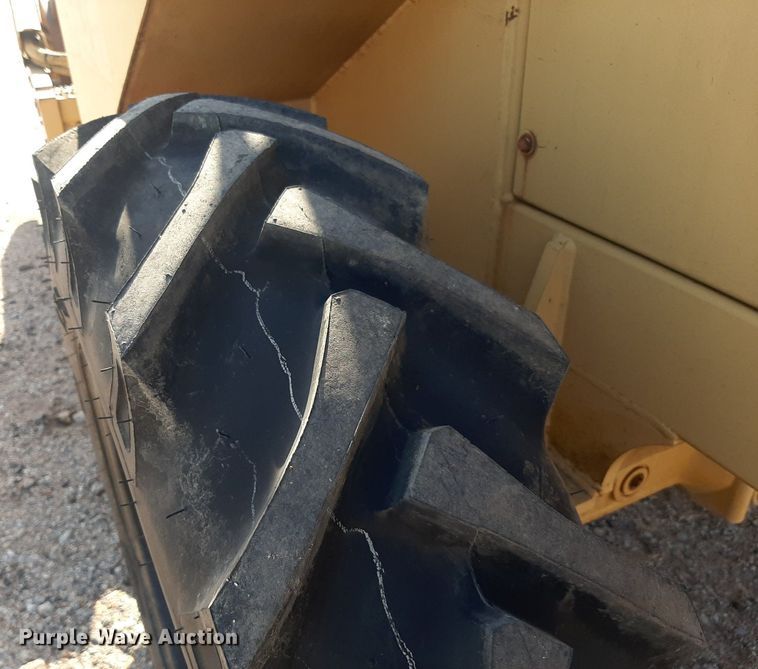 image for item DO3099 1989 Caterpillar CP-323 single drum vibratory roller