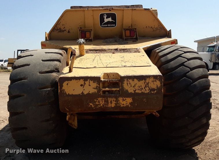 image for item DO3107 1994 John Deere 862B  elevating scraper