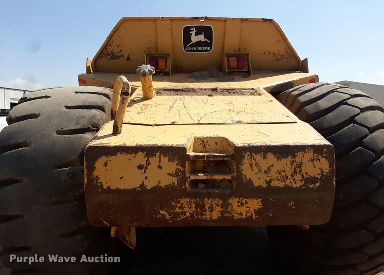 image for item DO3107 1994 John Deere 862B  elevating scraper