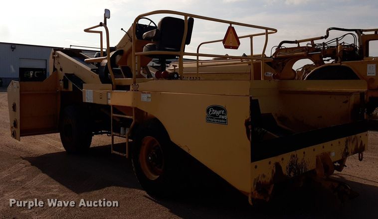 image for item DO3119 Etnyre FWD  chip spreader