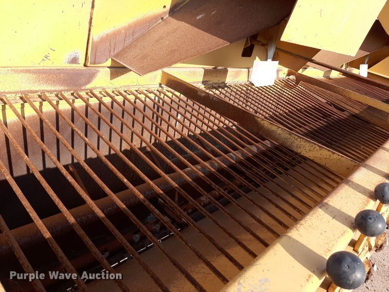 image for item DO3119 Etnyre FWD  chip spreader