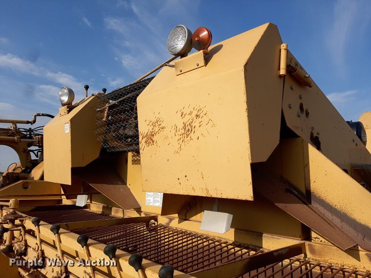 image for item DO3119 Etnyre FWD  chip spreader