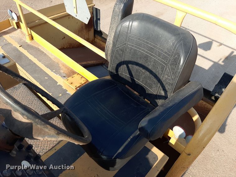 image for item DO3119 Etnyre FWD  chip spreader