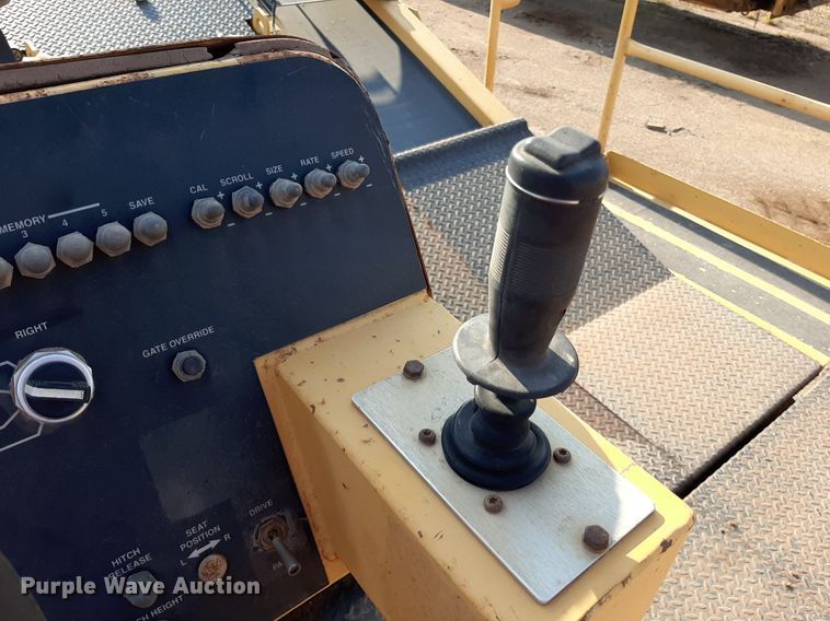 image for item DO3119 Etnyre FWD  chip spreader