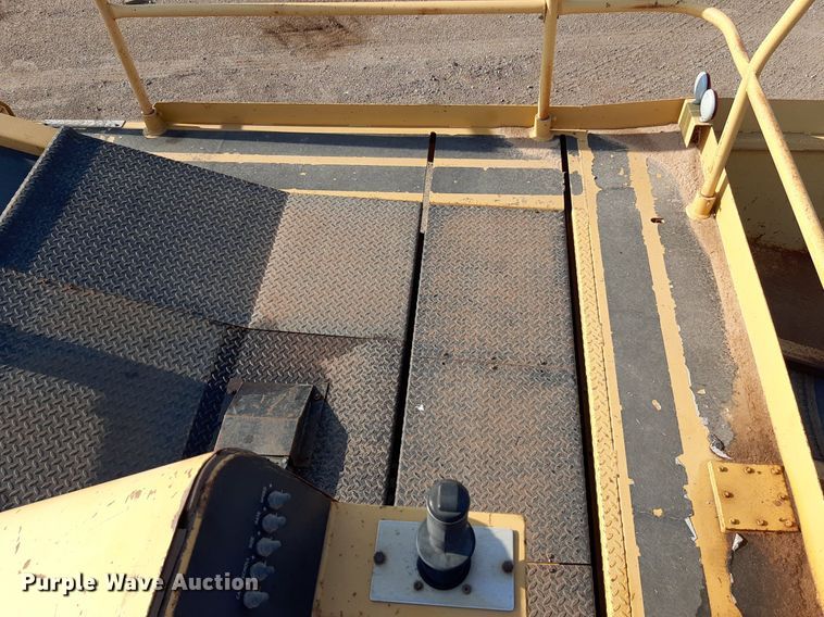 image for item DO3119 Etnyre FWD  chip spreader