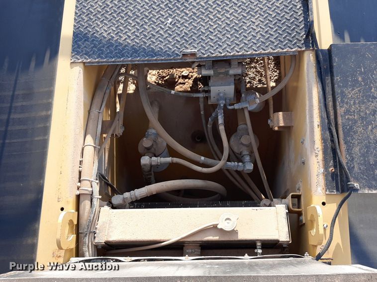 image for item DO3119 Etnyre FWD  chip spreader