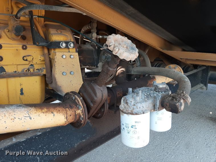 image for item DO3119 Etnyre FWD  chip spreader