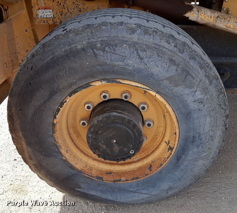 image for item DO3119 Etnyre FWD  chip spreader