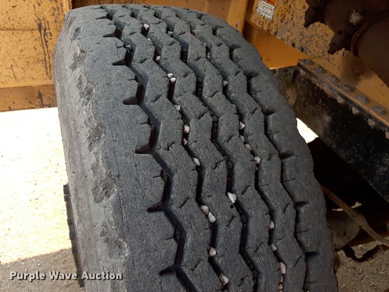 image for item DO3119 Etnyre FWD  chip spreader