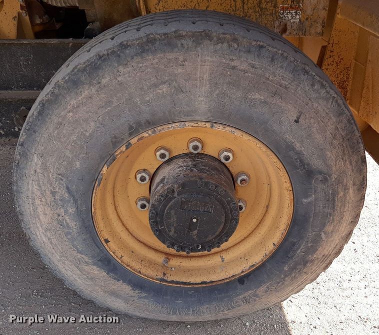 image for item DO3119 Etnyre FWD  chip spreader