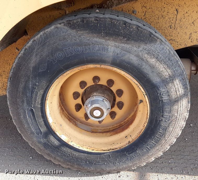 image for item DO3119 Etnyre FWD  chip spreader