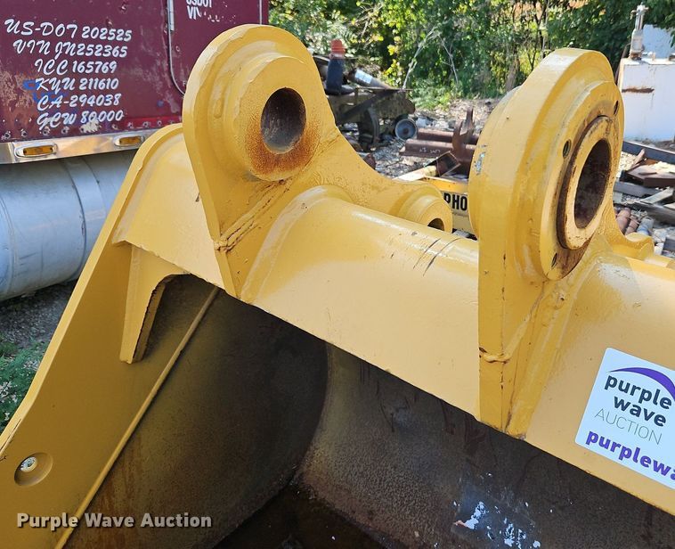 image for item DP2378 Caterpillar  48" W bucket