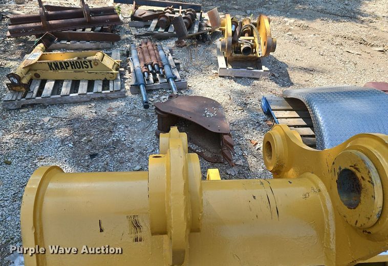 image for item DP2378 Caterpillar  48" W bucket