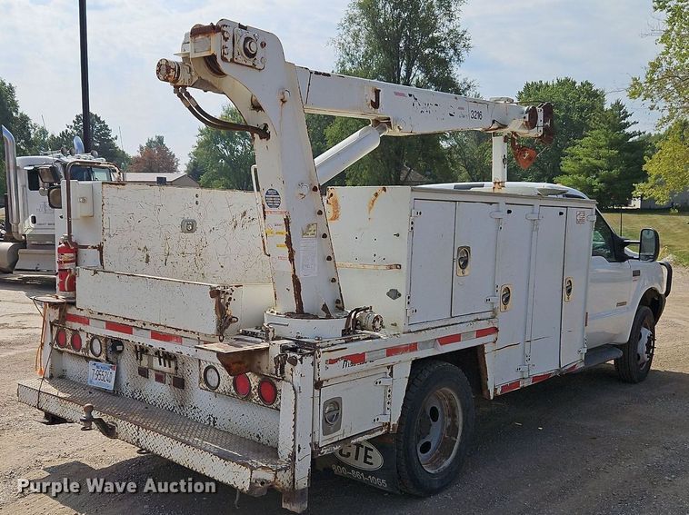 image for item DP2417 2003 Ford F550 Super Duty XL  utility / service truck