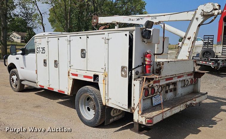 image for item DP2417 2003 Ford F550 Super Duty XL  utility / service truck