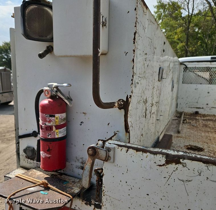 image for item DP2417 2003 Ford F550 Super Duty XL  utility / service truck