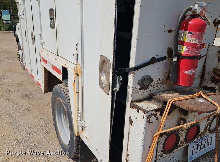 image for item DP2417 2003 Ford F550 Super Duty XL  utility / service truck