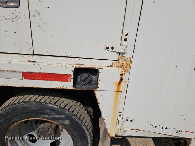 image for item DP2417 2003 Ford F550 Super Duty XL  utility / service truck