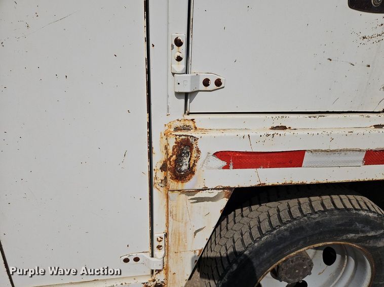 image for item DP2417 2003 Ford F550 Super Duty XL  utility / service truck