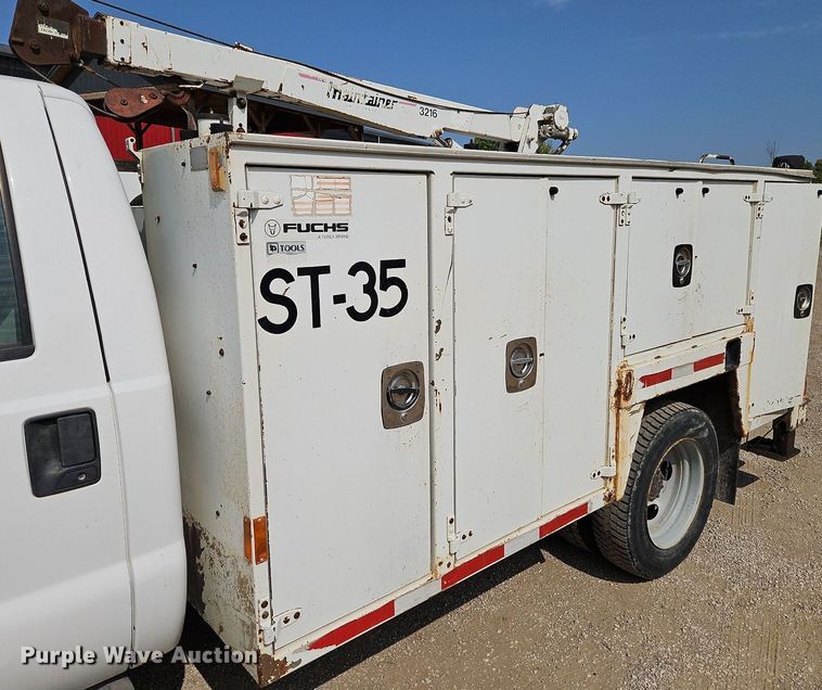 image for item DP2417 2003 Ford F550 Super Duty XL  utility / service truck