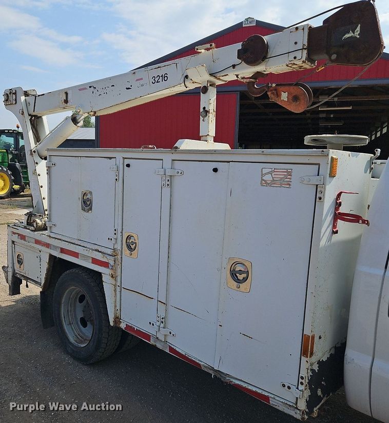 image for item DP2417 2003 Ford F550 Super Duty XL  utility / service truck