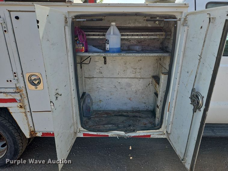 image for item DP2417 2003 Ford F550 Super Duty XL  utility / service truck