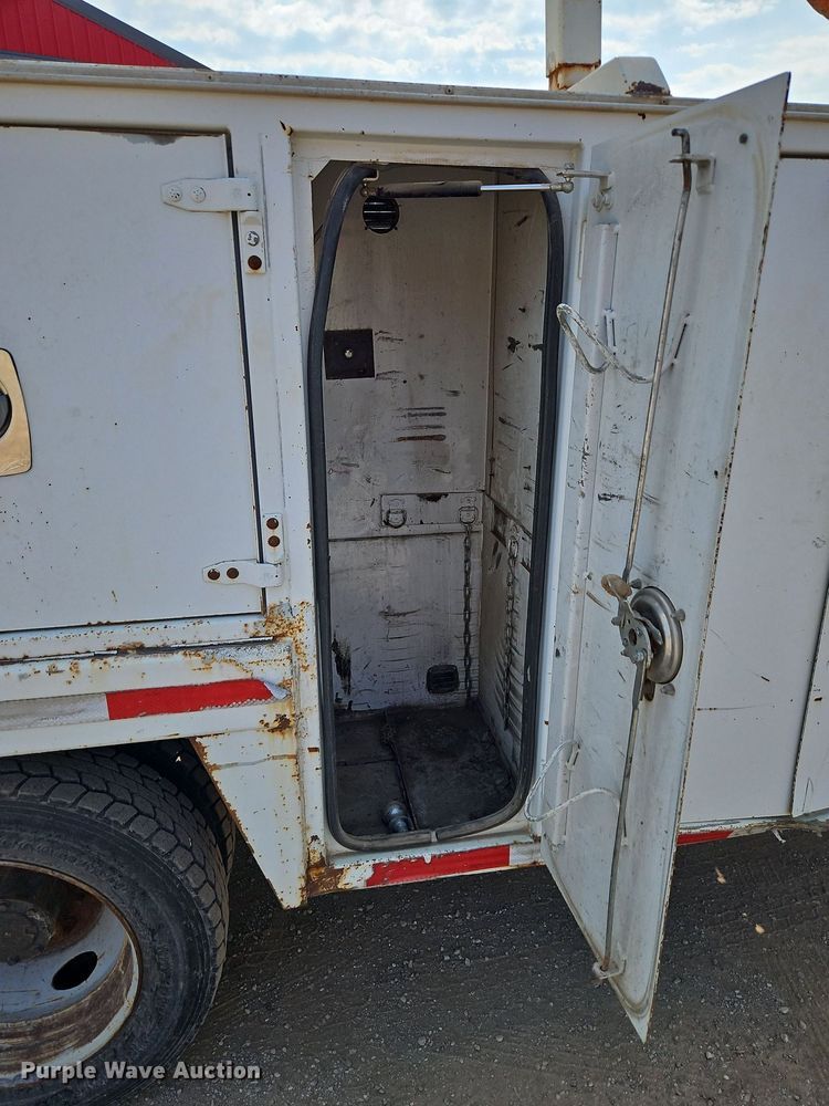 image for item DP2417 2003 Ford F550 Super Duty XL  utility / service truck