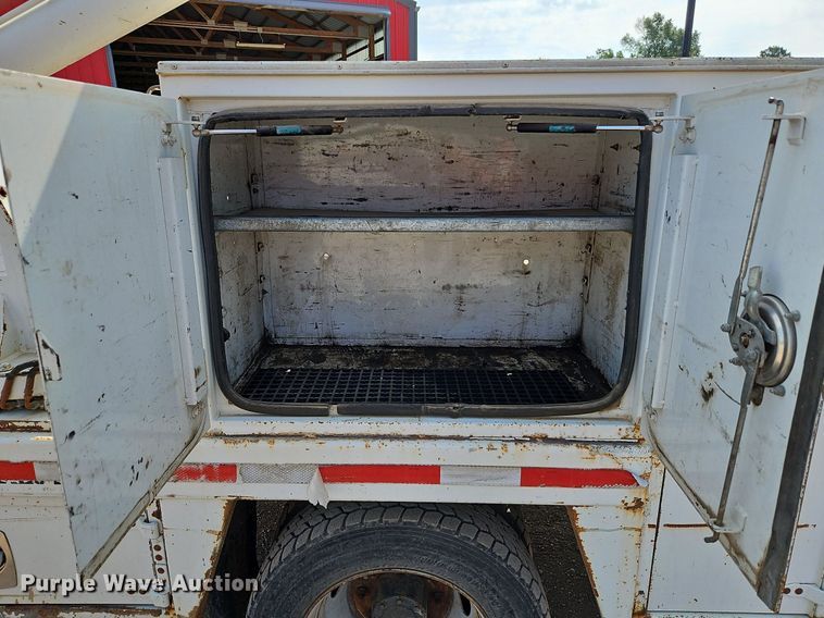 image for item DP2417 2003 Ford F550 Super Duty XL  utility / service truck