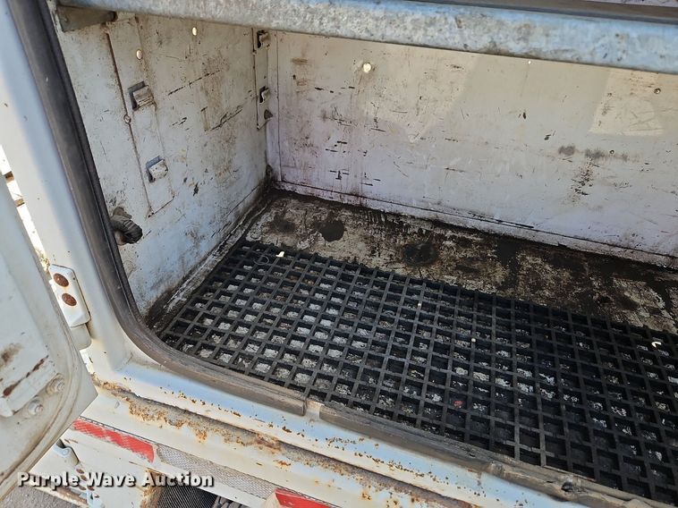 image for item DP2417 2003 Ford F550 Super Duty XL  utility / service truck