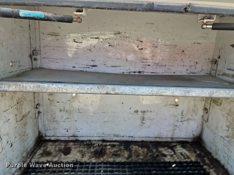 image for item DP2417 2003 Ford F550 Super Duty XL  utility / service truck