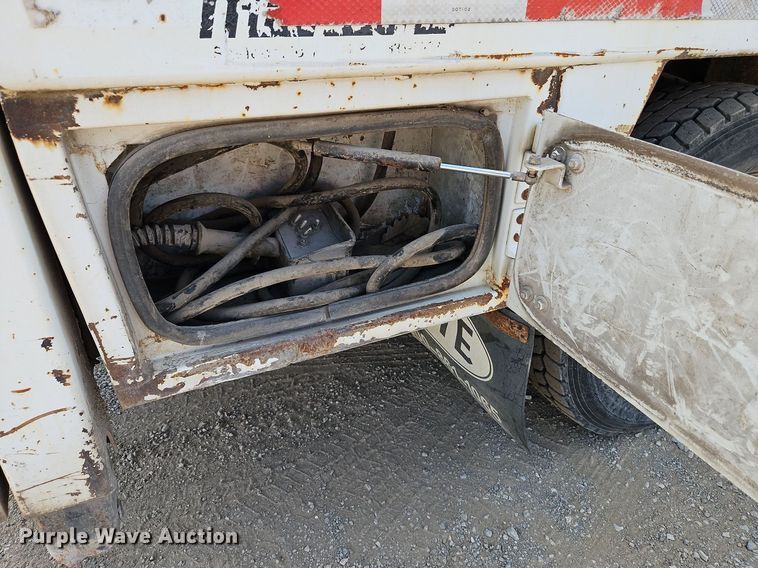 image for item DP2417 2003 Ford F550 Super Duty XL  utility / service truck