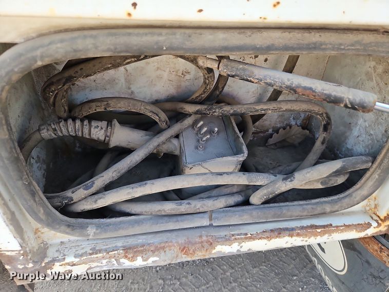 image for item DP2417 2003 Ford F550 Super Duty XL  utility / service truck